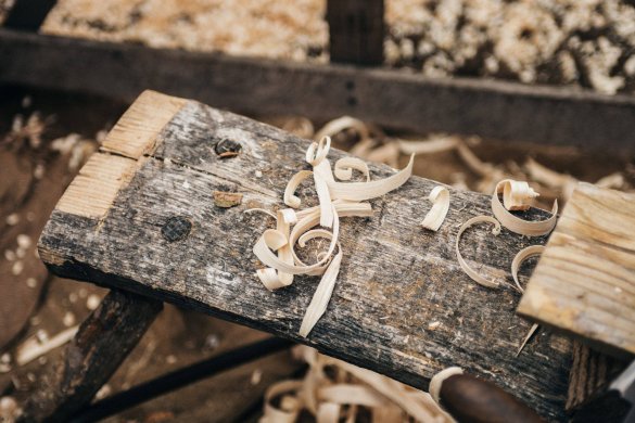 loose wood shavings on wooden board