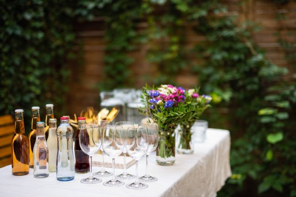 Al Fresco Dining: A Guide to Creating an Outdoor Bar Table Setup