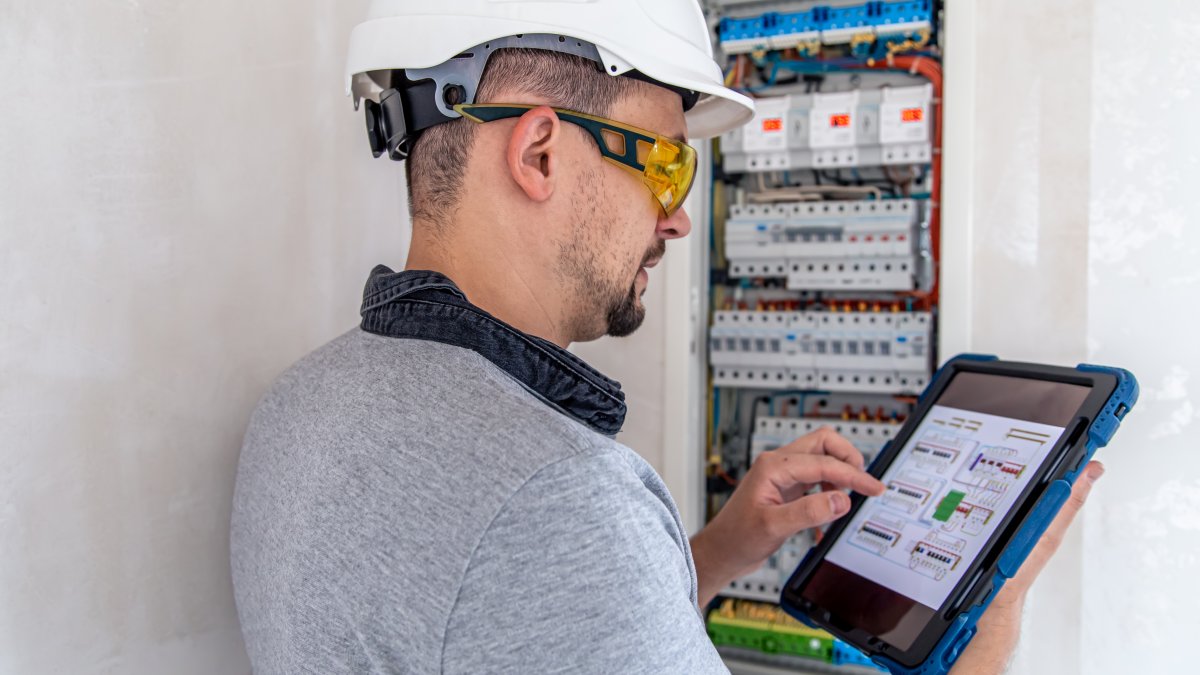 Workiz Software for Electrical Contractors: Enhancing Safety on the Job