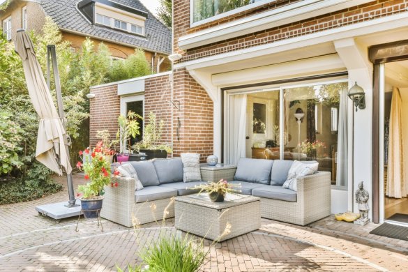 How to Create an All-Weather Outdoor Living Space