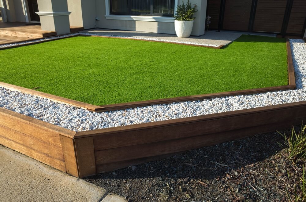 Create a simple and easy-to-care-for yard