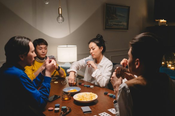 How to Create the Perfect Poker Room in a California Home