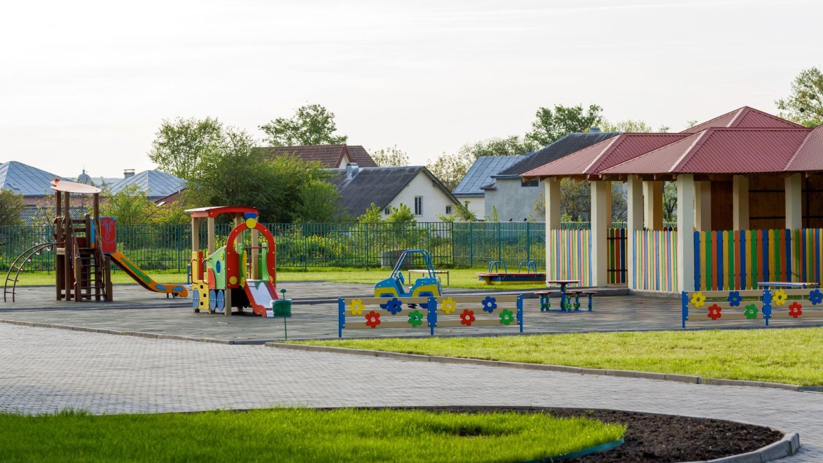 Comfort and UV Protection: Protecting Children with Canopies