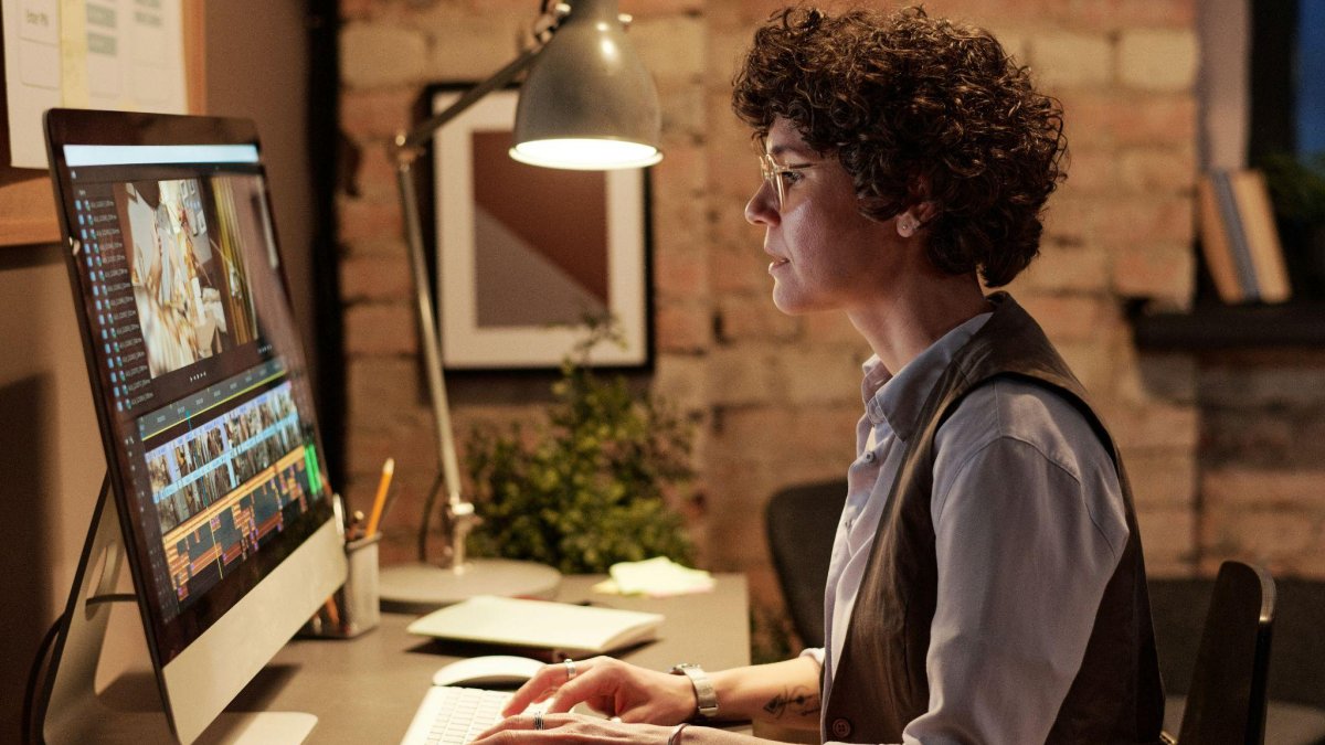 Optimize Your Home Office Setup: From Lighting To Image Quality For Video Calls