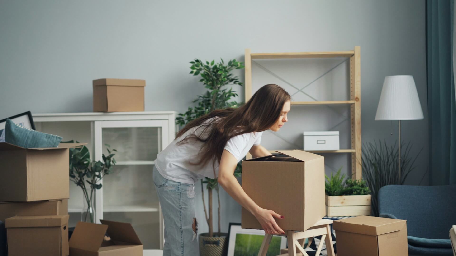 3 Smart Ways to Save Money When Hiring a Professional Removal Company