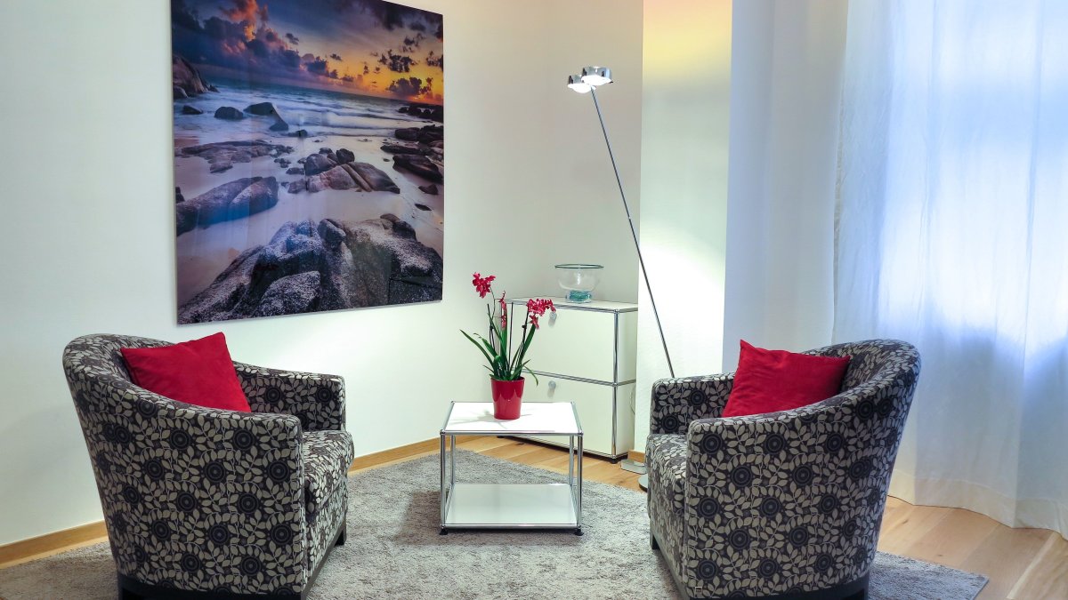 9 Stunning Floor Lamps for Small Spaces